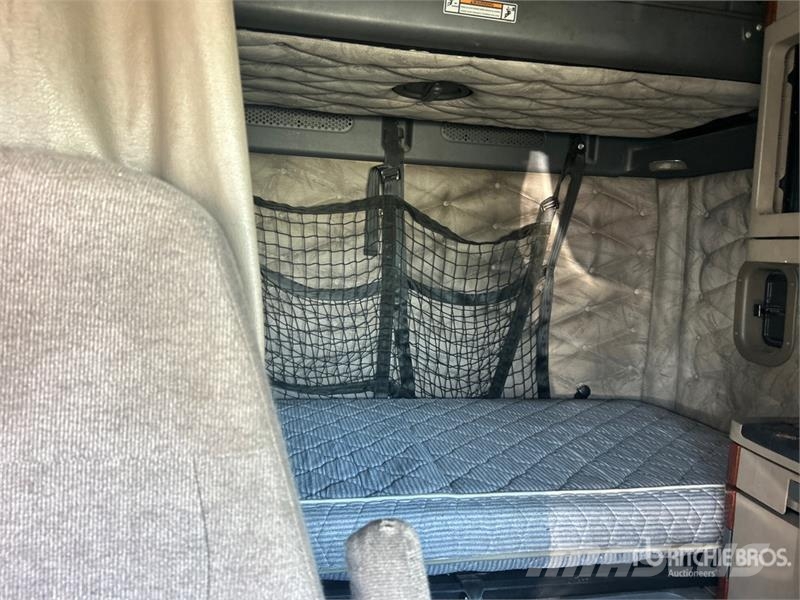 Freightliner Cascadia 125 6x4 T/A Sleeper Truck Tractor (Inoper وحدات الجر