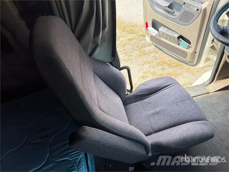 Freightliner Cascadia 113 6x4 Sleeper Car Carrier Truck Camiones portacoches