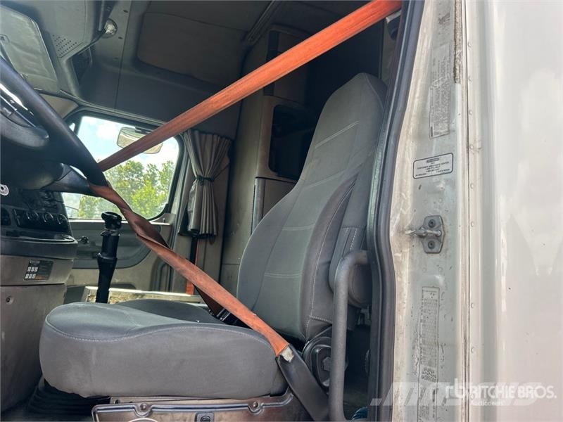 Freightliner Cascadia 125 6x4 T/A Sleeper Truck Tractor (Inoper Camiones tractor