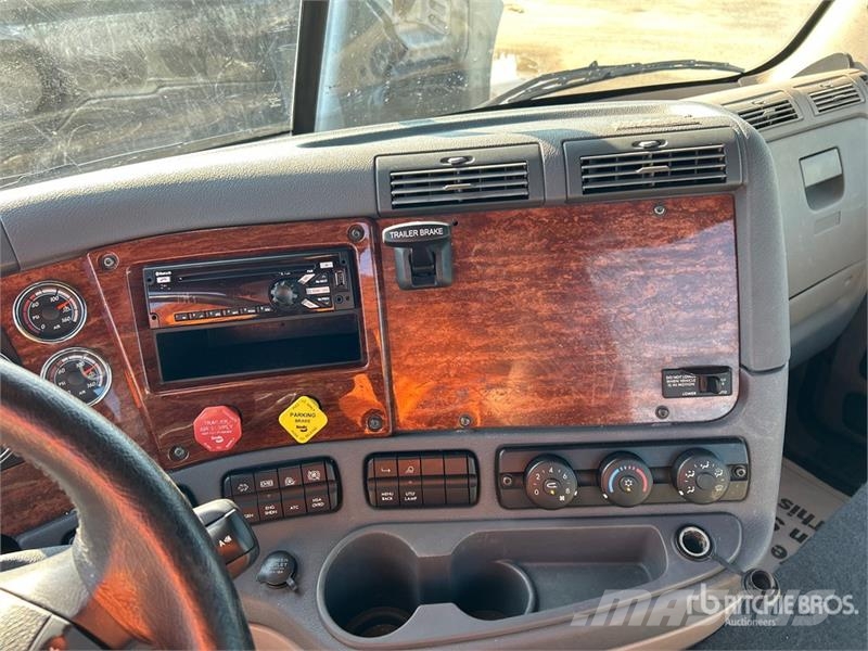 Freightliner Cascadia 113 T/A Car Carrier Truck Autoveokid