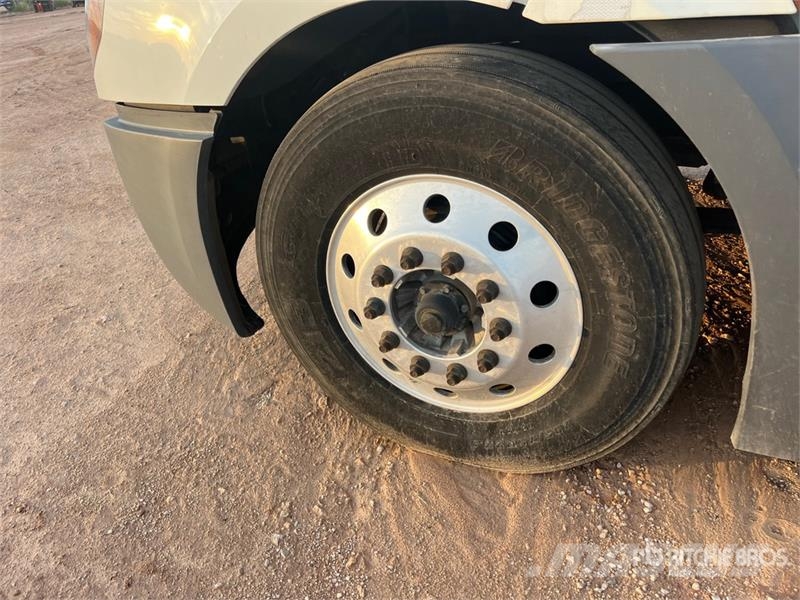 Freightliner Cascadia 126 6x4 T/A Sleeper Truck Tractor Sattelzugmaschinen