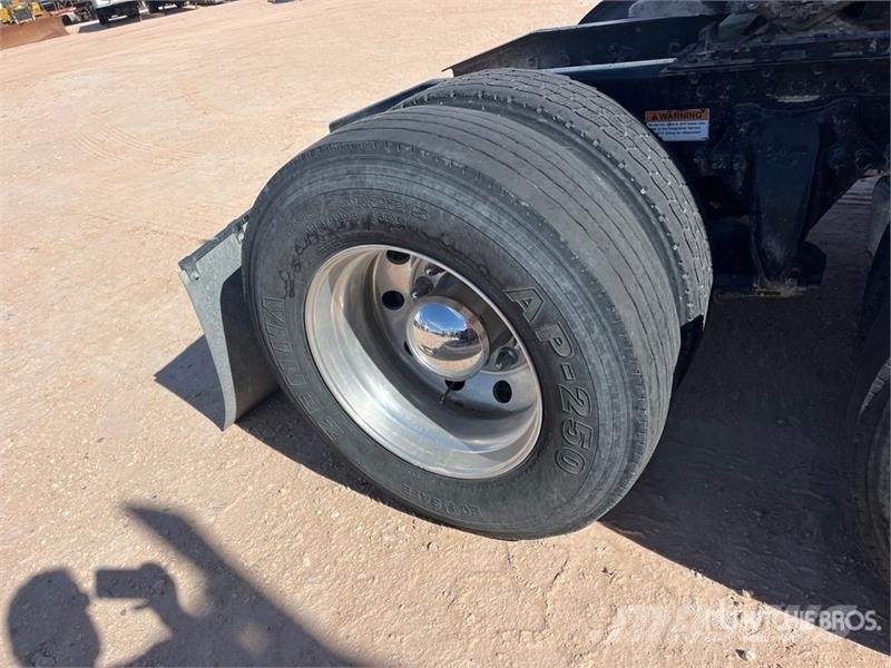 Freightliner Cascadia 126 Autotractoare