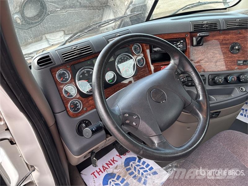 Freightliner Cascadia 113 Trasportatore per veicoli