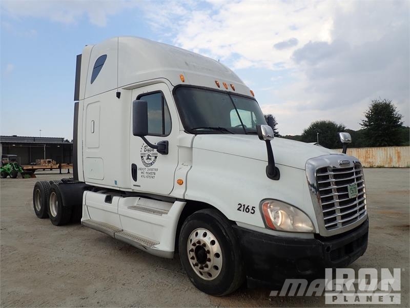 Freightliner Cascadia 125 6x4 T/A Sleeper Truck Tractor Vilcēji