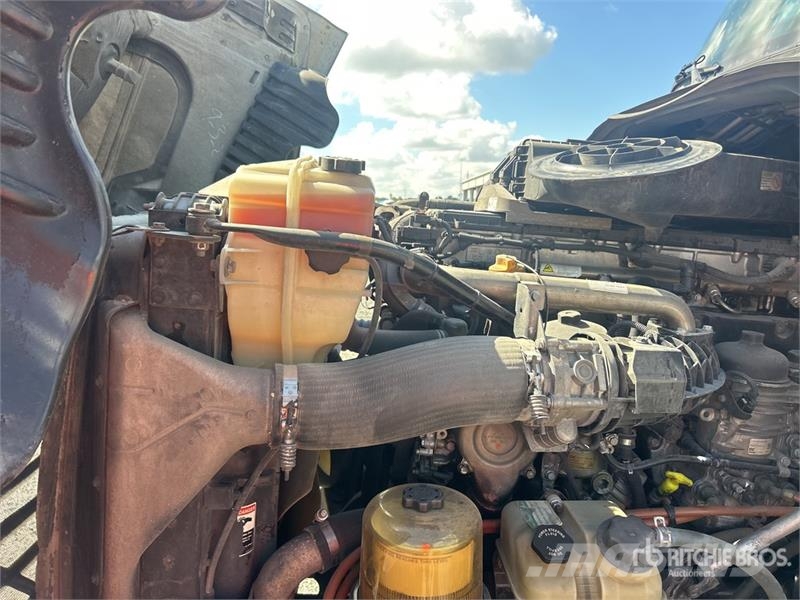 Freightliner Cascadia 125 6x4 T/A Sleeper Truck Tractor Trekkvogner