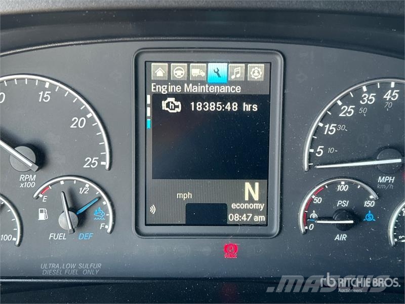 Freightliner Cascadia 126 6x4 T/A Sleeper Truck Tractor Tegljači