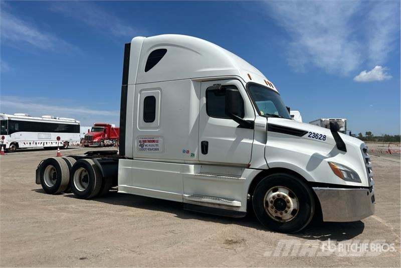 Freightliner Cascadia 126 6x4 T/A Sleeper Truck Tractor Vilcēji