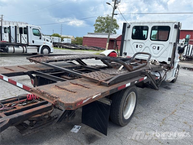Freightliner Cascadia 113 Camiones portavehículos