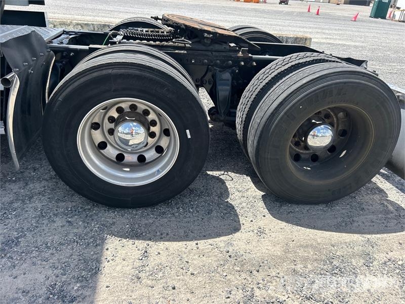 Freightliner Cascadia 125 6x4 Tri/A Day Cab Truck Tractor (Glid Nyergesvontatók