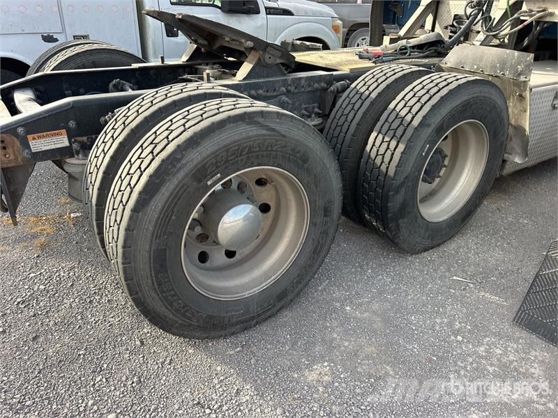 Freightliner Cascadia 125 6x4 T/A Sleeper Truck Tractor Traktorske jedinice