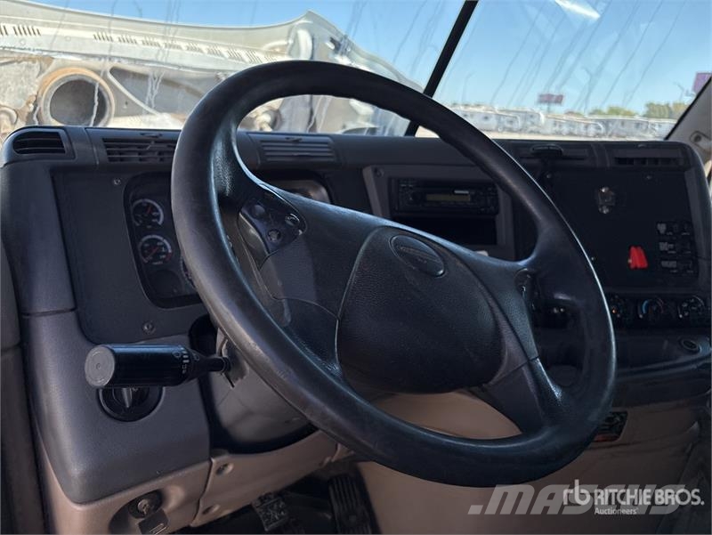Freightliner Cascadia 125 6x4 T/A Sleeper Truck Tractor Sattelzugmaschinen