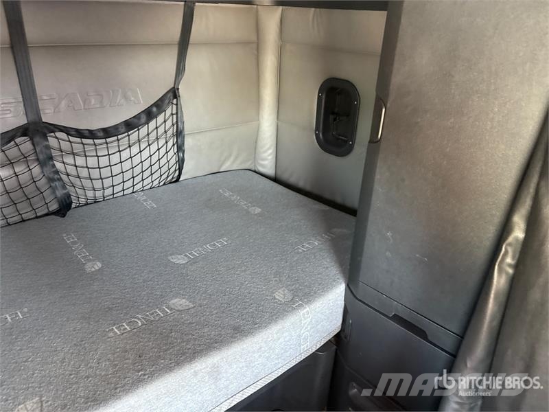 Freightliner Cascadia 126 6x4 T/A Sleeper Truck Tractor Τράκτορες