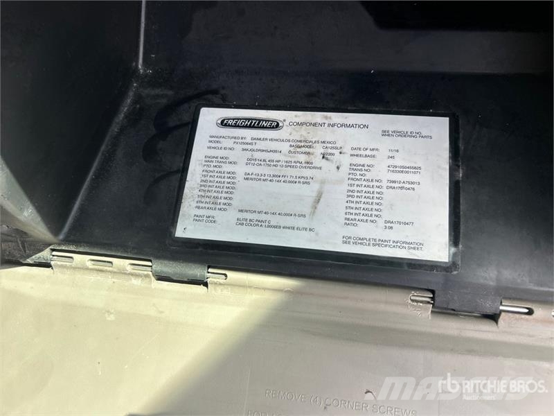 Freightliner Cascadia 125 6x4 T/A Sleeper Truck Tractor 中古トラクターヘッド | トレーラーヘッド