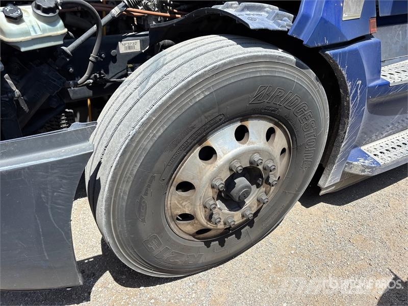 Freightliner Cascadia 126 6x4 T/A Sleeper Truck Tractor Τράκτορες