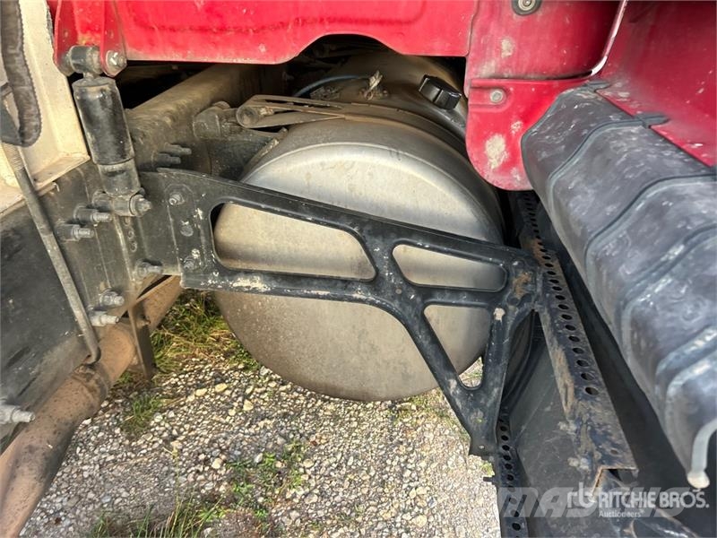 Freightliner Cascadia 6x4 T/A Sleeper Truck Tractor (Inoperable Trekkvogner