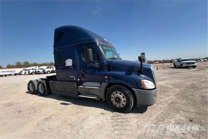 Freightliner Cascadia 6x4 T/A Sleeper Truck Tractor Vlačilci