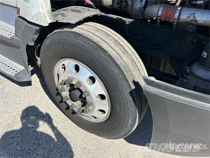 Freightliner Cascadia 126 6x4 T/A Sleeper Truck Tractor Седельные тягачи