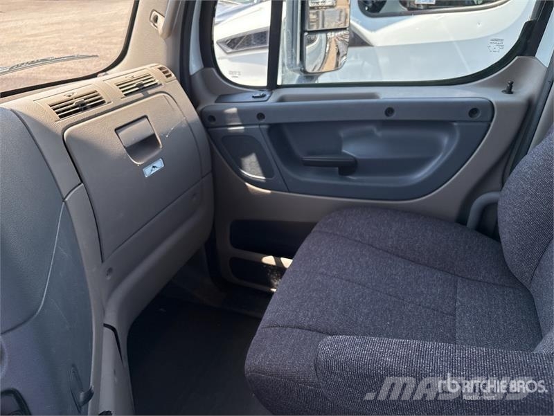 Freightliner Cascadia 113 Camiones portacoches
