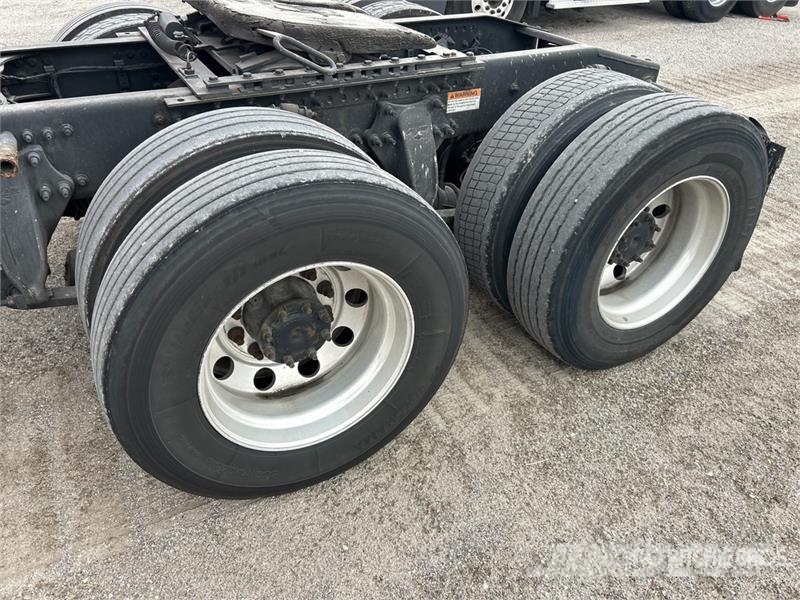 Freightliner Cascadia 126 6x4 T/A Sleeper Truck Tractor Motrici e Trattori Stradali