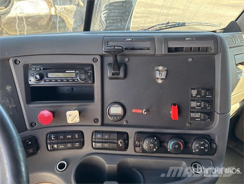 Freightliner Cascadia 125 6x4 T/A Sleeper Truck Tractor Sattelzugmaschinen