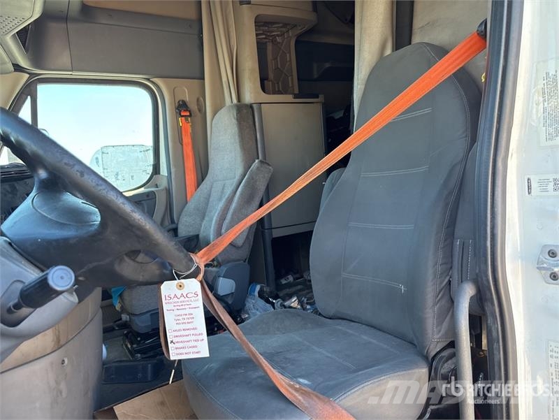 Freightliner Cascadia 125 6x4 T/A Sleeper Truck Tractor (Inoper Motrici e Trattori Stradali