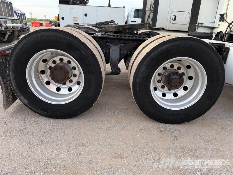 Freightliner Cascadia 125 6x4 T/A Sleeper Truck Tractor Sattelzugmaschinen