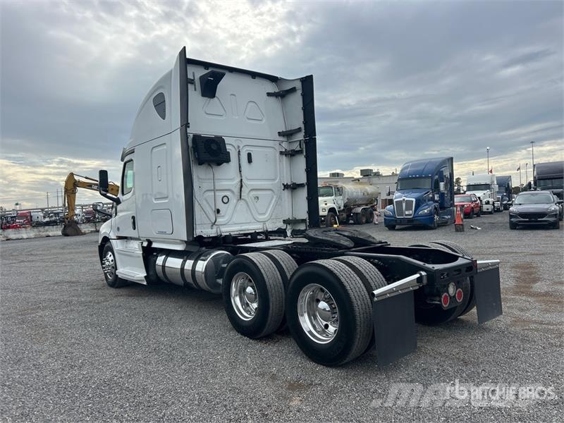 Freightliner Cascadia 126 6x4 T/A Sleeper Truck Tractor Vilcēji