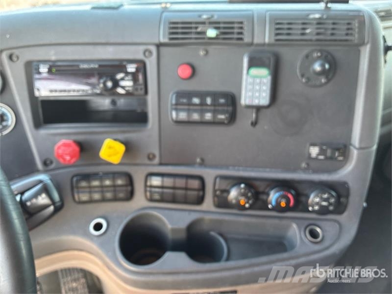 Freightliner Cascadia 125 6x4 T/A Sleeper Truck Tractor Vilcēji