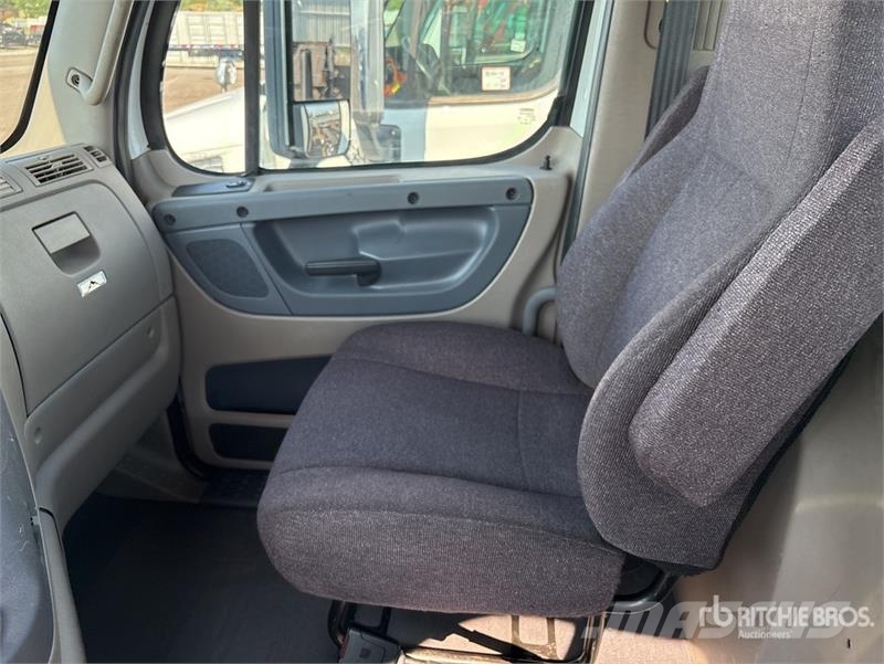 Freightliner Cascadia 113 Camiones portacoches