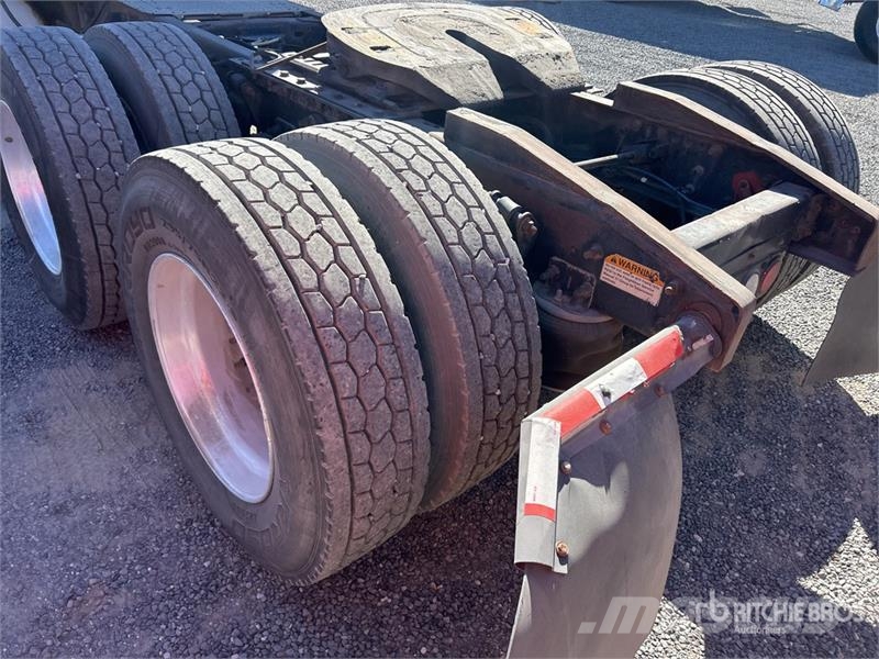 Freightliner Cascadia 125 6x4 T/A Sleeper Truck Tractor Vlačilci