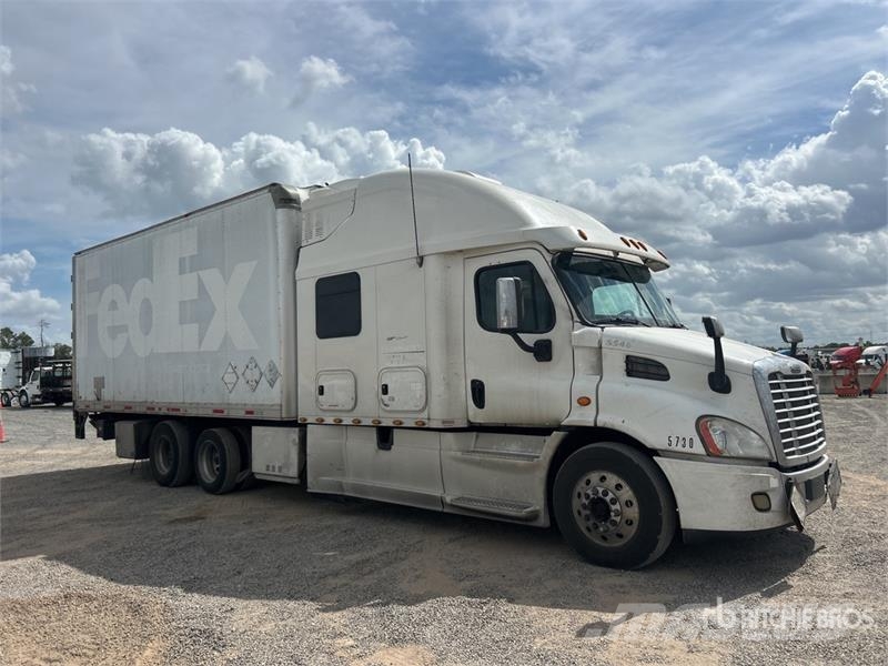 Freightliner CASCADIA 113 6x2 Sleeper Refrigerated Truck Hűtős