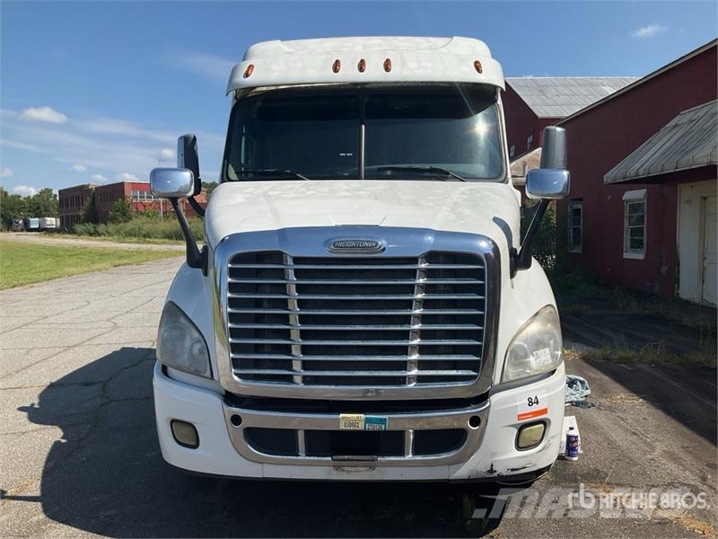 Freightliner Cascadia 113 6x4 Sleeper Car Carrier Truck Evakuatori