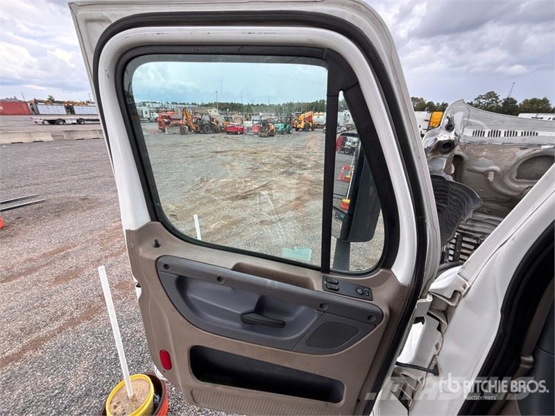 Freightliner Cascadia 125 6x4 T/A Sleeper Truck Tractor Naudoti vilkikai