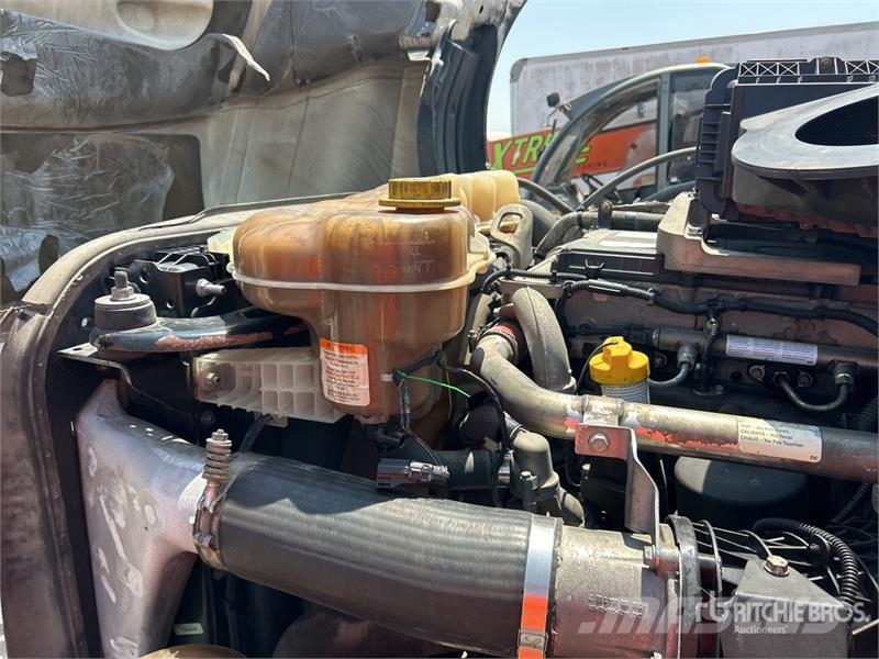 Freightliner Cascadia 126 6x4 T/A Sleeper Truck Tractor وحدات الجر