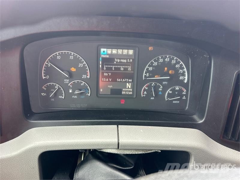 Freightliner Cascadia 126 6x4 T/A Sleeper Truck Tractor Vilcēji
