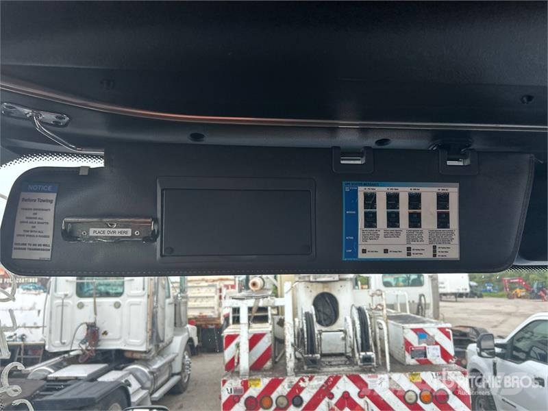 Freightliner Cascadia 126 6x4 T/A Sleeper Truck Tractor Tractor Units