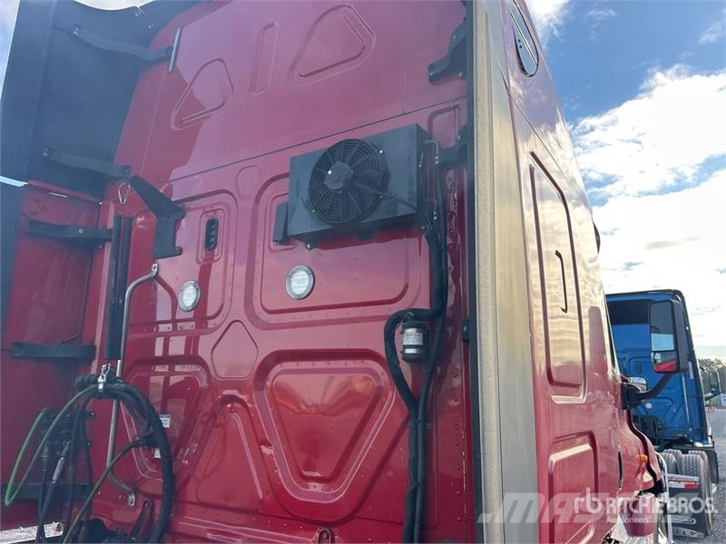 Freightliner Cascadia 125 6x4 T/A Sleeper Truck Tractor Vilcēji