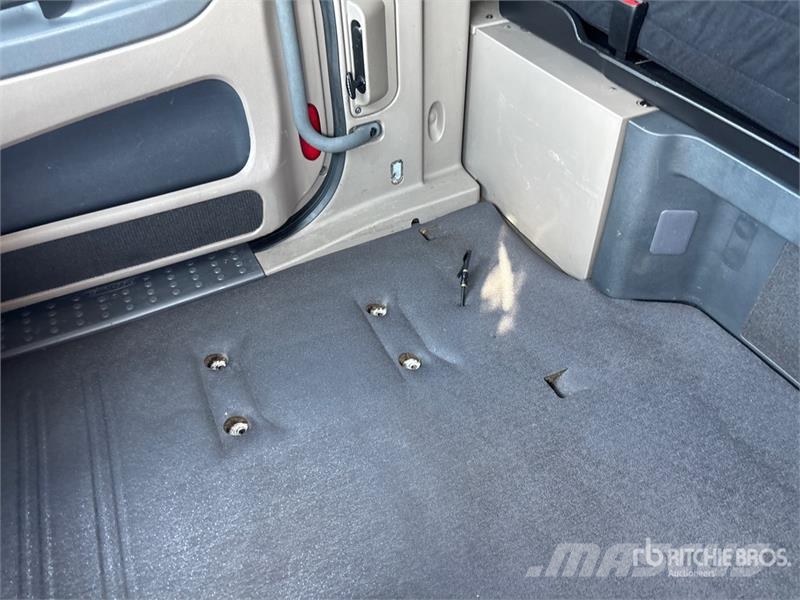 Freightliner Cascadia 113 6x4 Sleeper Car Carrier Truck Biltransportbilar
