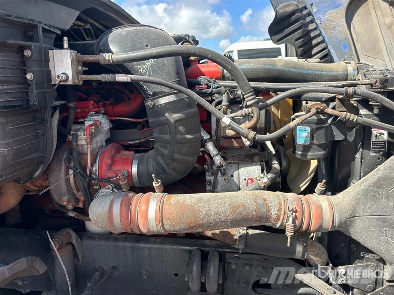 Freightliner Cascadia 125 6x4 T/A Sleeper Truck Tractor Sattelzugmaschinen
