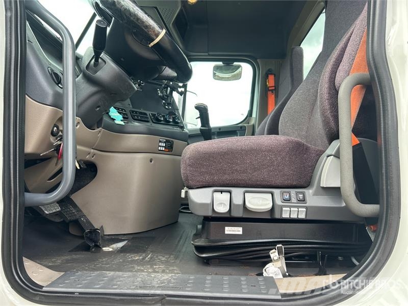 Freightliner Cascadia 125 Vilcēji