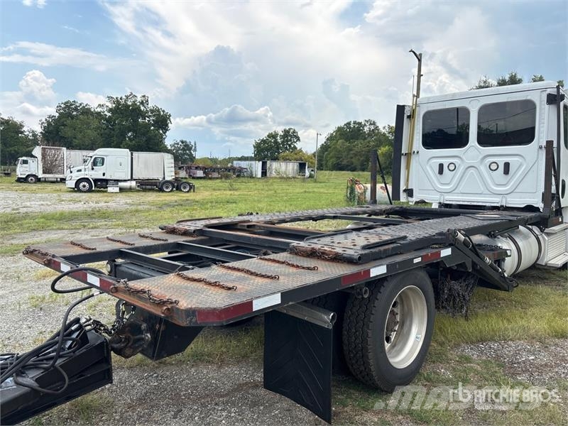 Freightliner Cascadia 113 Camiones portavehículos