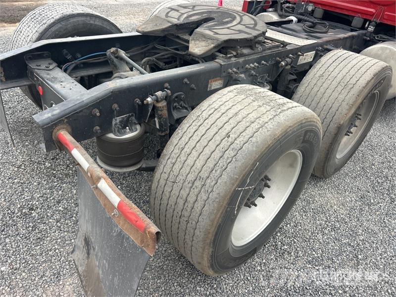 Freightliner Cascadia 125 6x4 T/A Sleeper Truck Tractor Sattelzugmaschinen