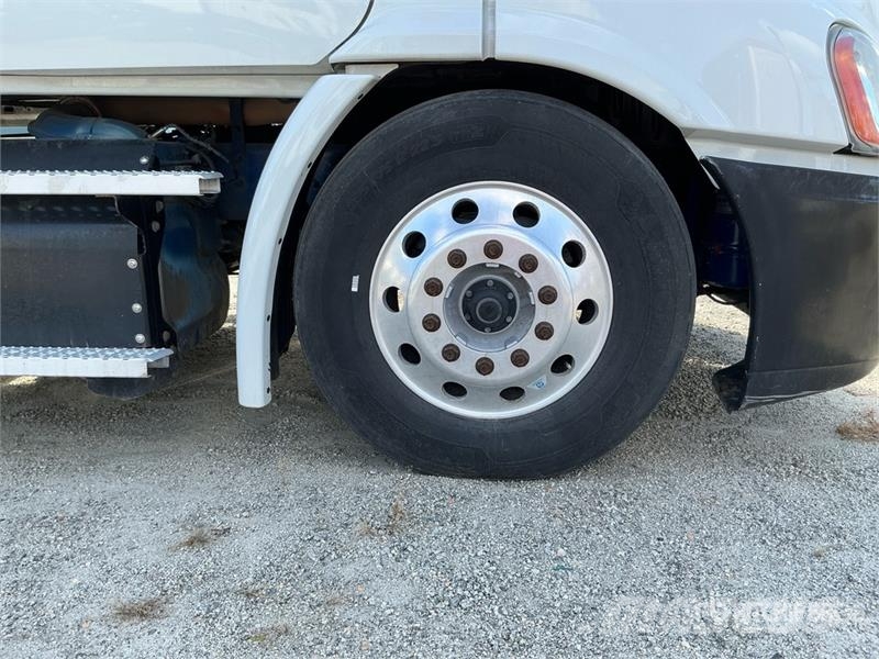 Freightliner Cascadia 113 Trekkers