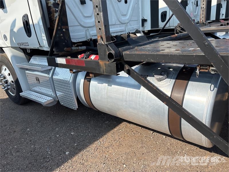 Freightliner Cascadia 113 Camiones portacoches