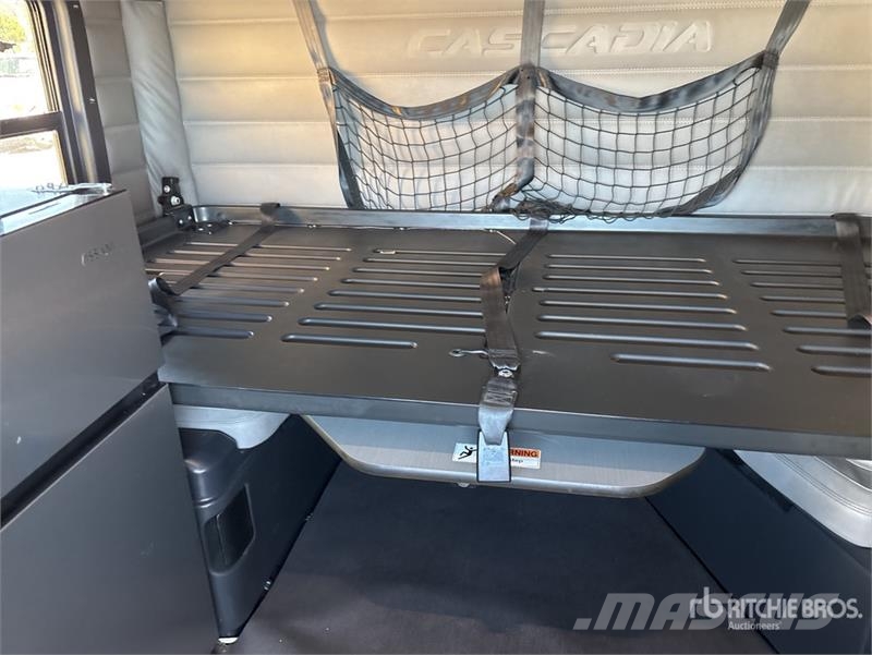 Freightliner Cascadia 126 6x4 T/A Sleeper Truck Tractor Седельные тягачи