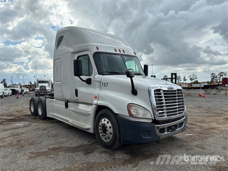 Freightliner Cascadia 125 6x4 T/A Sleeper Truck Tractor Naudoti vilkikai