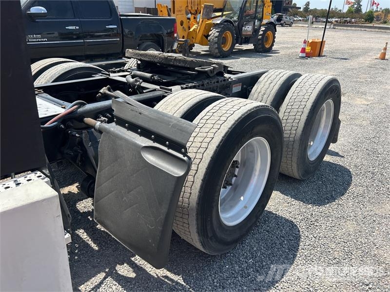 Freightliner Cascadia 126 6x4 T/A Sleeper Truck Tractor وحدات الجر