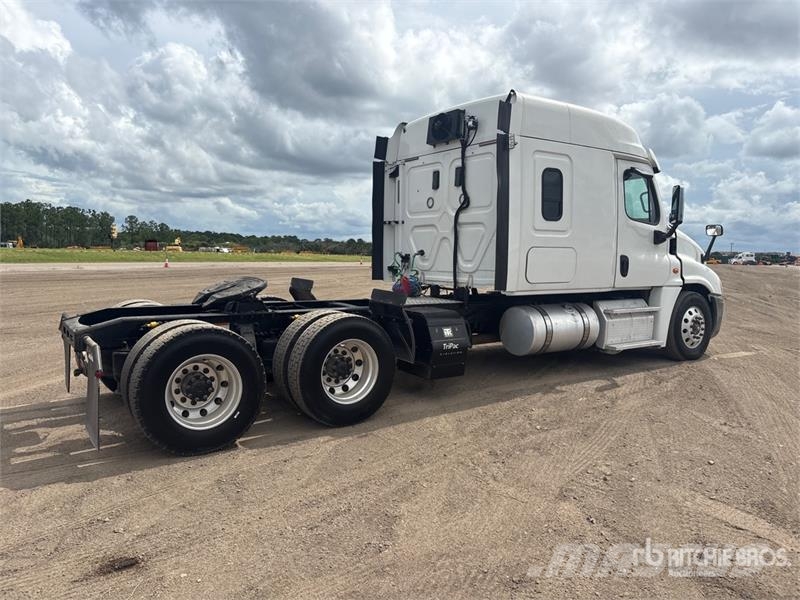 Freightliner Cascadia 125 6x4 T/A Sleeper Truck Tractor Tegljači