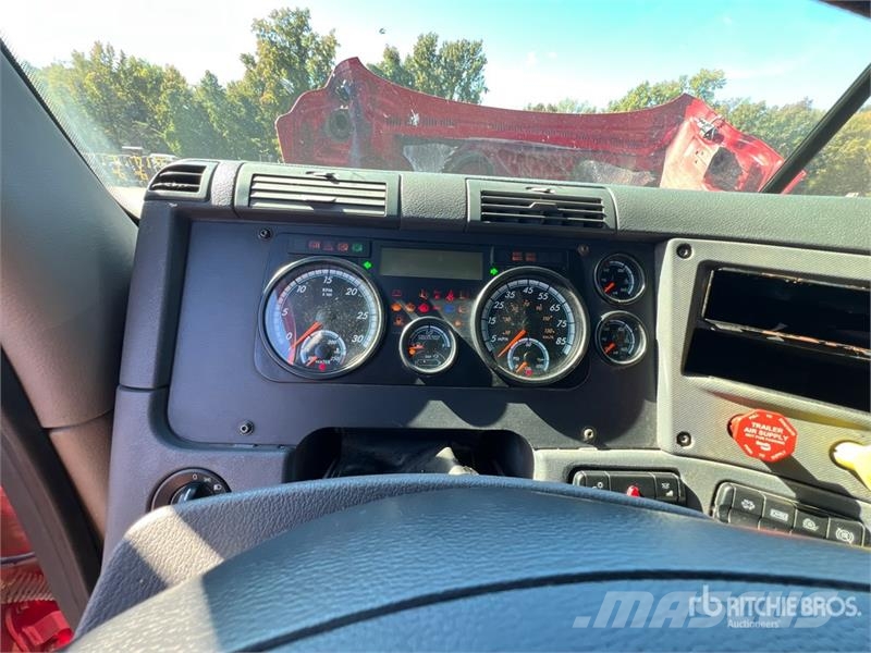 Freightliner Cascadia 125 6x4 T/A Sleeper Truck Tractor Sattelzugmaschinen