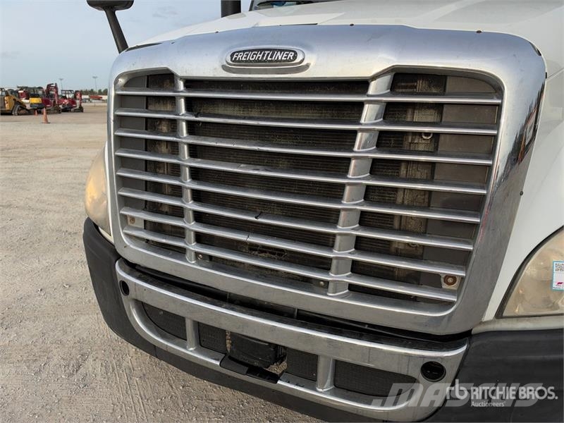 Freightliner Cascadia 125 6x4 T/A Sleeper Truck Tractor Sattelzugmaschinen